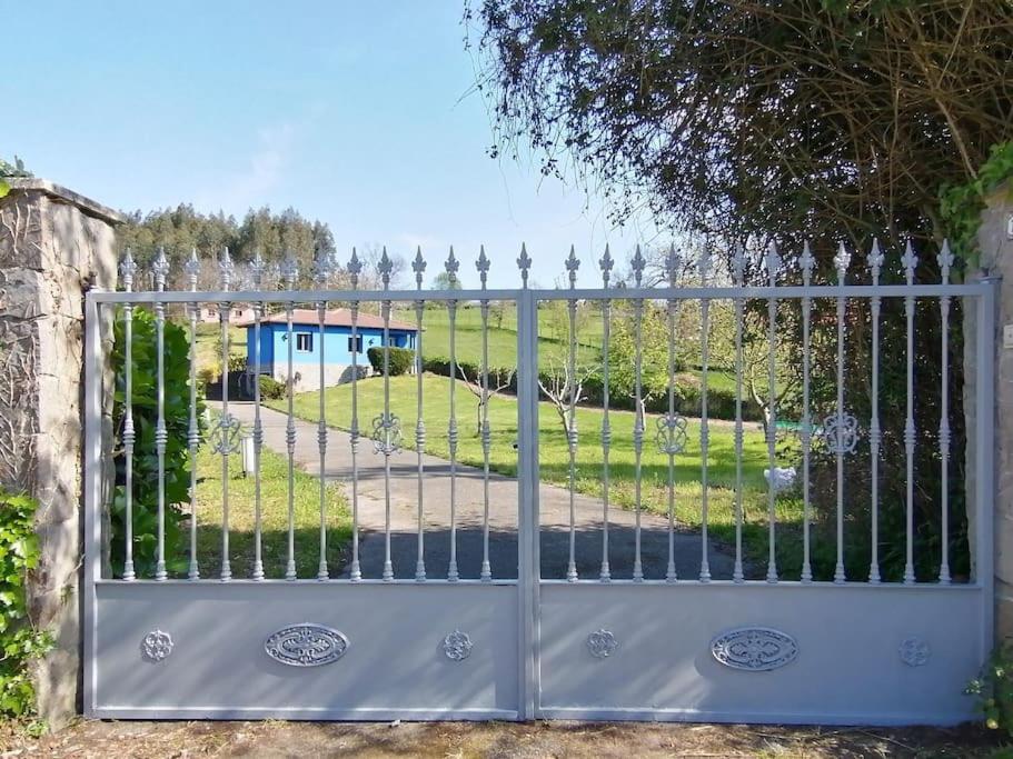 La casa azul: Un lugar mágico y acogedor en finca Juncedo Esterno foto
